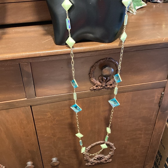 Geometric Blue Green Faceted Crystals Gold Tone Open Oval Link Chain Necklace - Picture 3 of 15